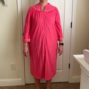 VINTAGE Ashley Ames Pink Robe size Medium